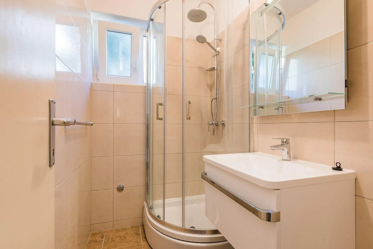 Charmantes Apartment Nur 200 Meter Zum Strand Mit Meerblick, Liegen, Grillbereich Selce