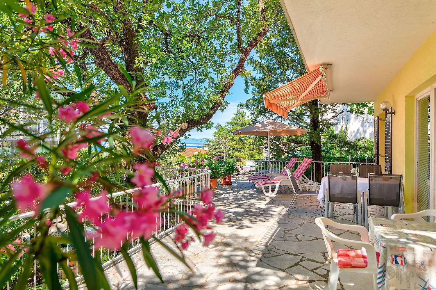 Charmantes Apartment Nur 200 Meter Zum Strand Mit Meerblick, Liegen, Grillbereich Selce
