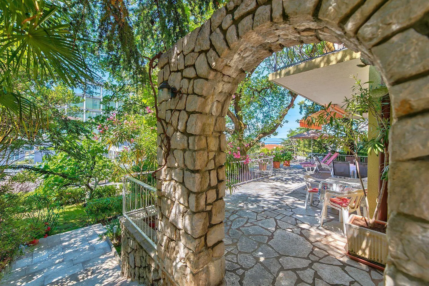Charmantes Apartment Nur 200 Meter Zum Strand Mit Meerblick, Liegen, Grillbereich Selce Croatia