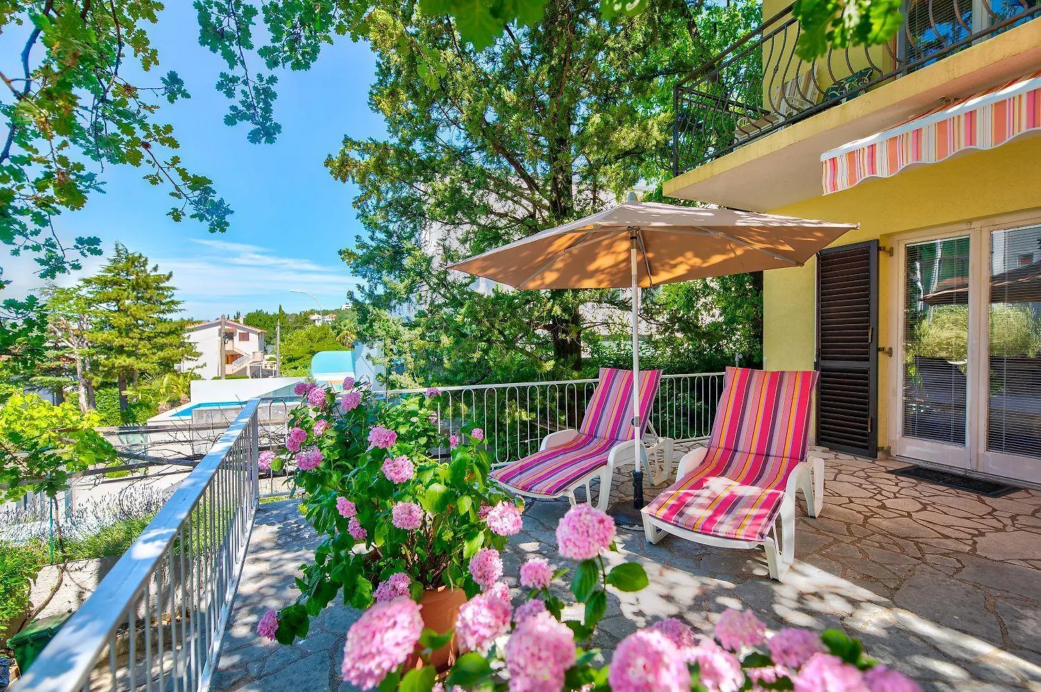 Charmantes Apartment Nur 200 Meter Zum Strand Mit Meerblick, Liegen, Grillbereich Selce