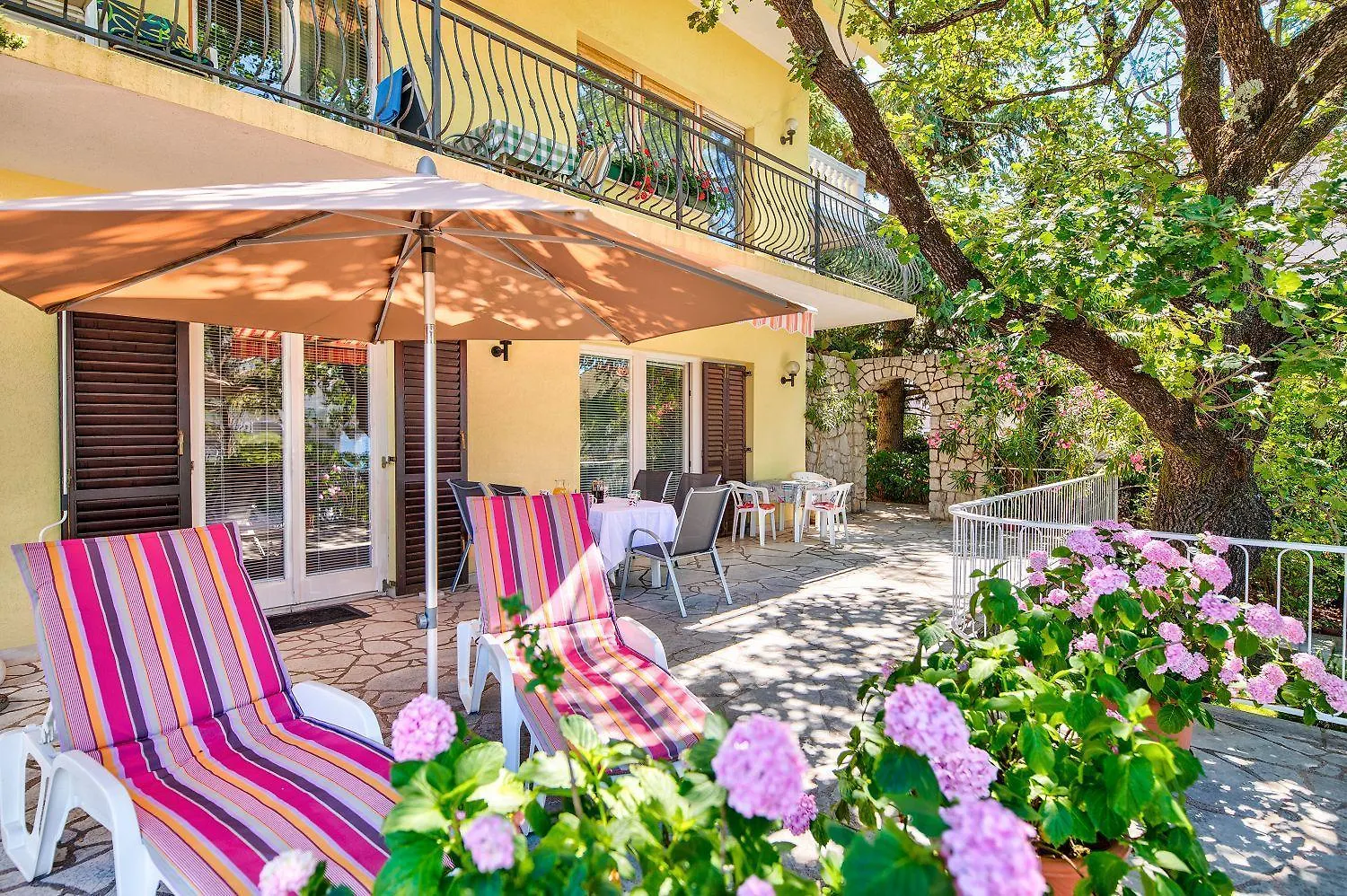 Charmantes Apartment Nur 200 Meter Zum Strand Mit Meerblick, Liegen, Grillbereich Selce