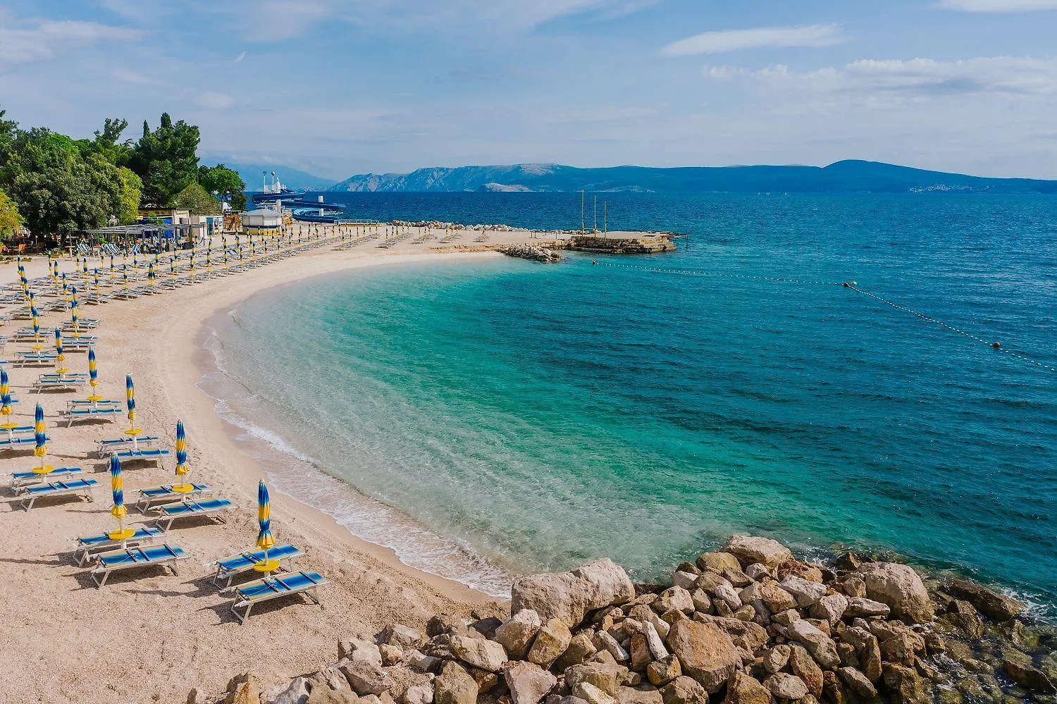 Charmantes Apartment Nur 200 Meter Zum Strand Mit Meerblick, Liegen, Grillbereich Selce 0*,  Croatia