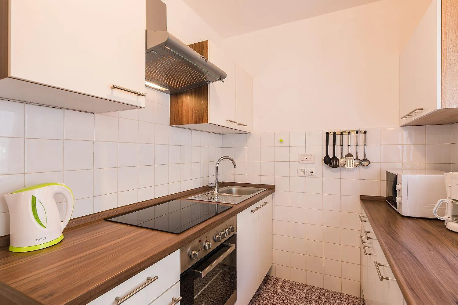 Charmantes Apartment Nur 200 Meter Zum Strand Mit Meerblick, Liegen, Grillbereich Selce Croatia