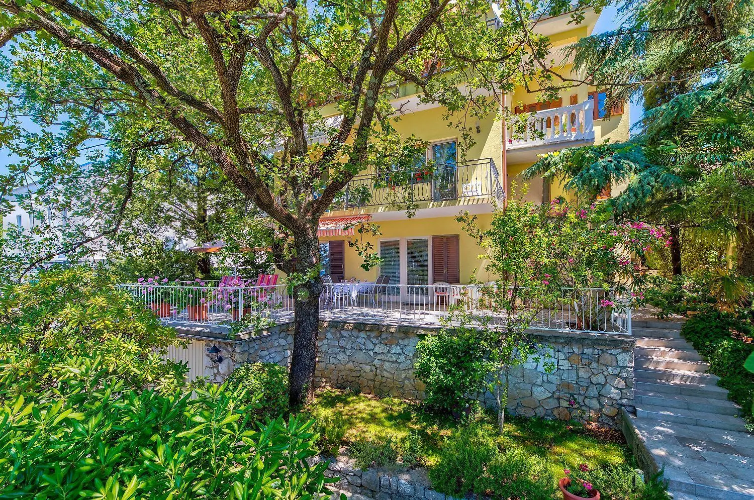 Charmantes Apartment Nur 200 Meter Zum Strand Mit Meerblick, Liegen, Grillbereich Selce Croatia