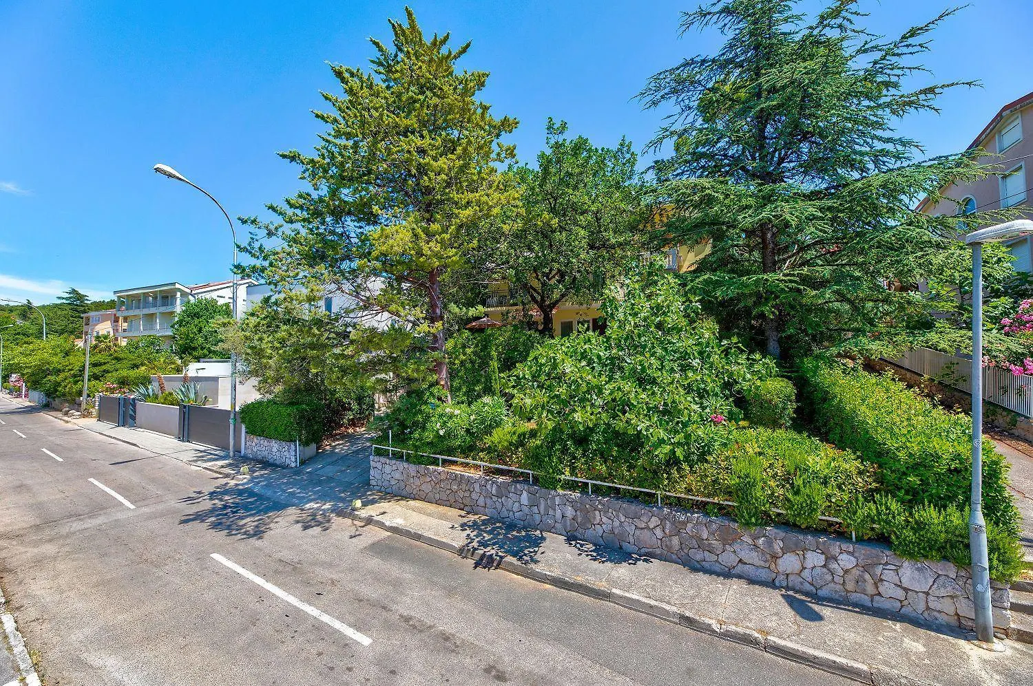 Charmantes Apartment Nur 200 Meter Zum Strand Mit Meerblick, Liegen, Grillbereich Selce