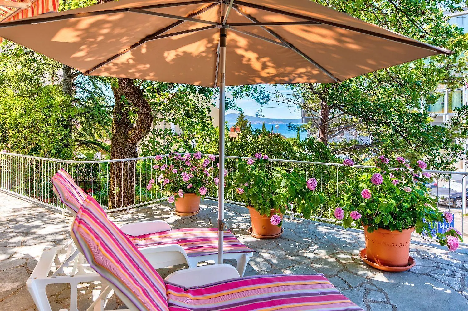 Charmantes Apartment Nur 200 Meter Zum Strand Mit Meerblick, Liegen, Grillbereich Selce